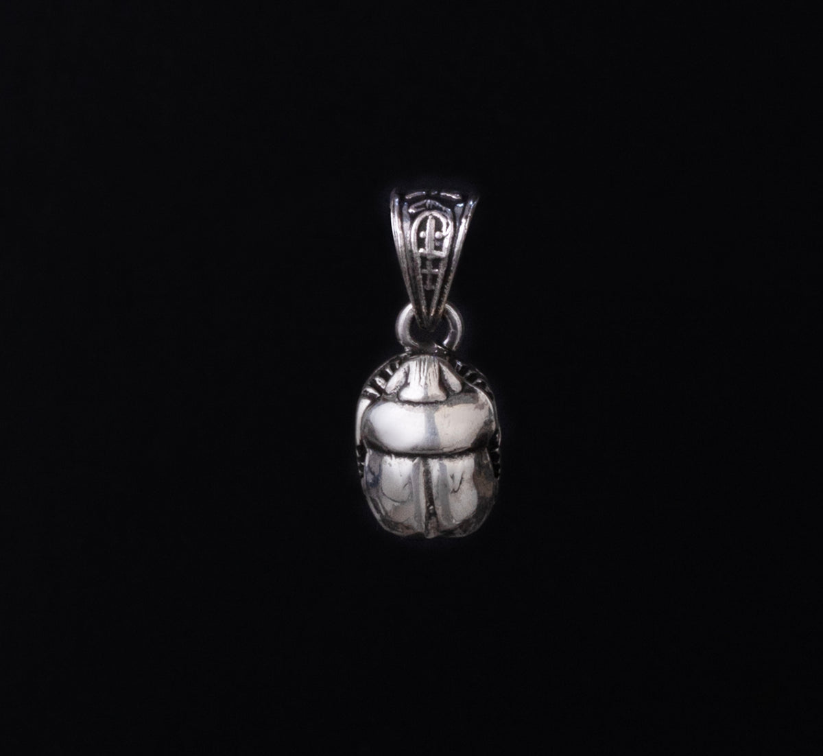 925 Sterling Silver Ancient Egyptian Scarab Pendant NecklaceElevate your style with this exquisite ancient Egyptian-inspired necklace.