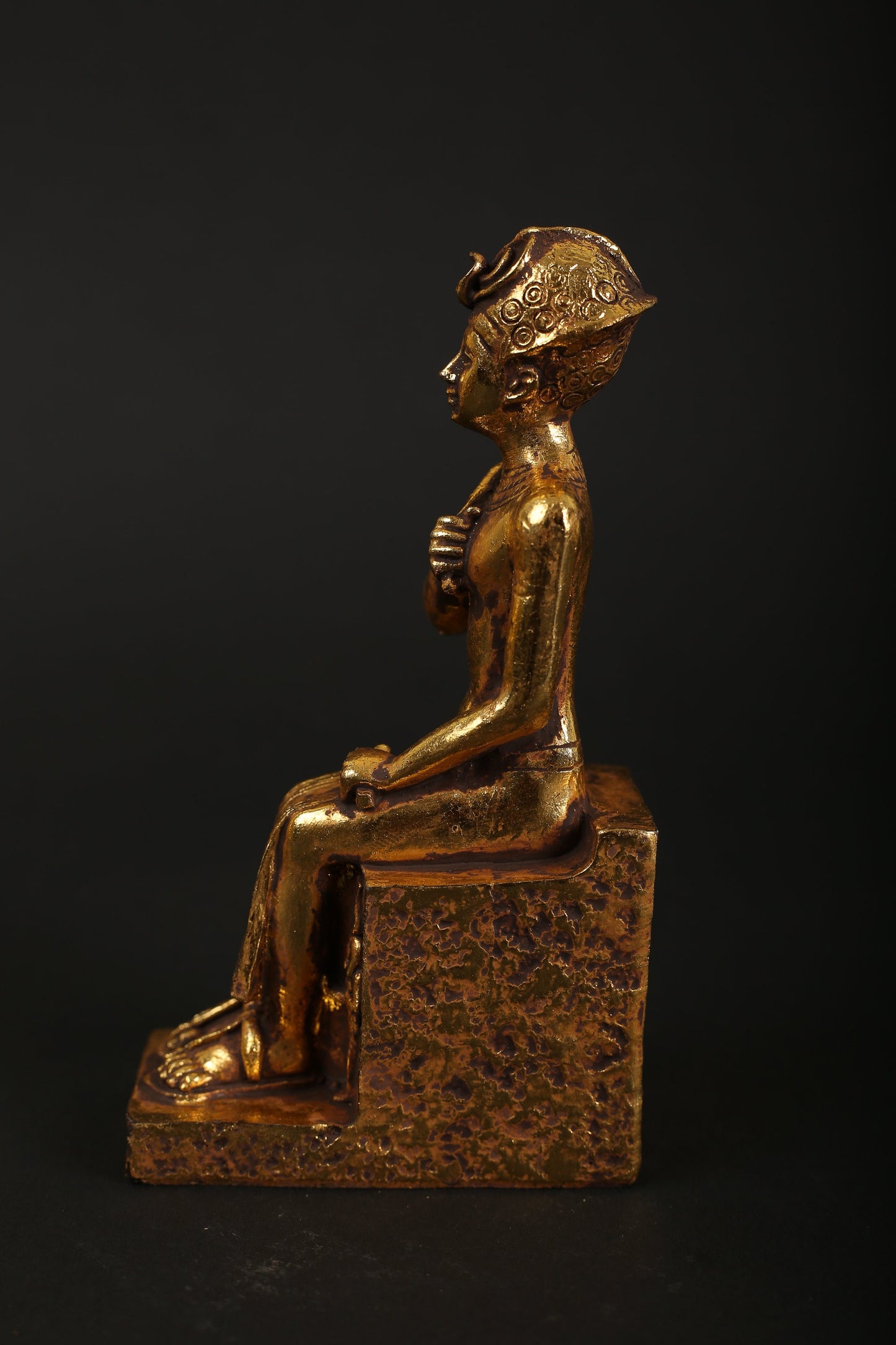 Statue of king Ramses II made of polystone gold leaf hand Paint