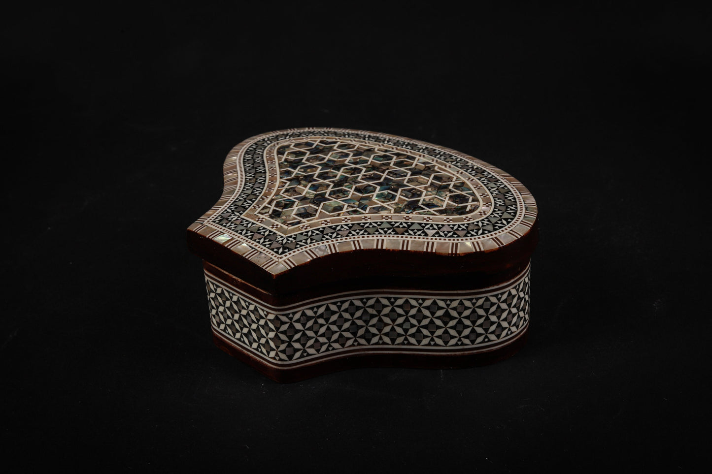 Jewelry box made of mother pearl and wood made in Egypt