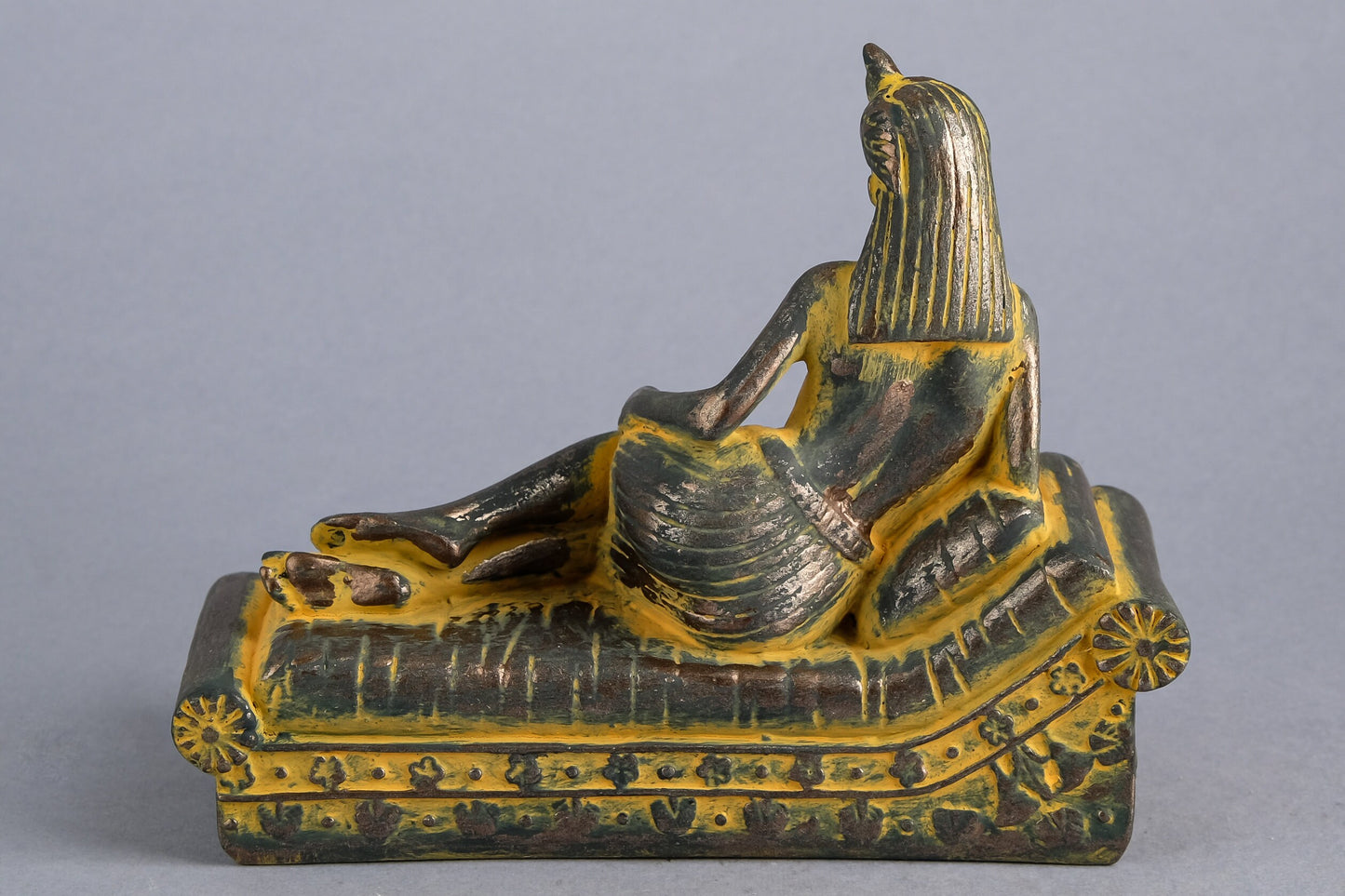 Statue of Egyptian Queen Cleopatra Lying on the bed Lounge black solid stone made in Egypt - new style work