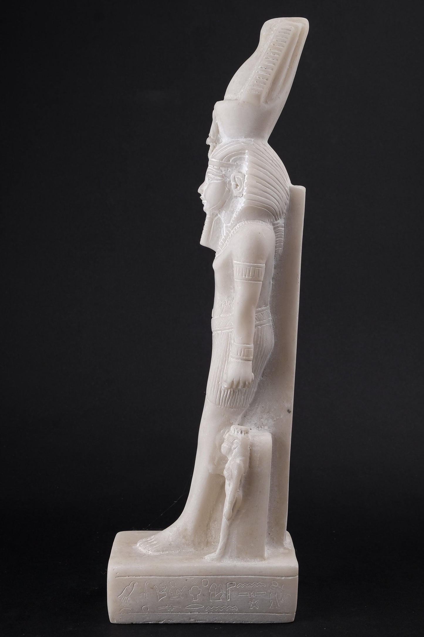 Unique statue of Egyptian Art pharaoh king Ramesses II, large heavy alabaster stone made in Egypt