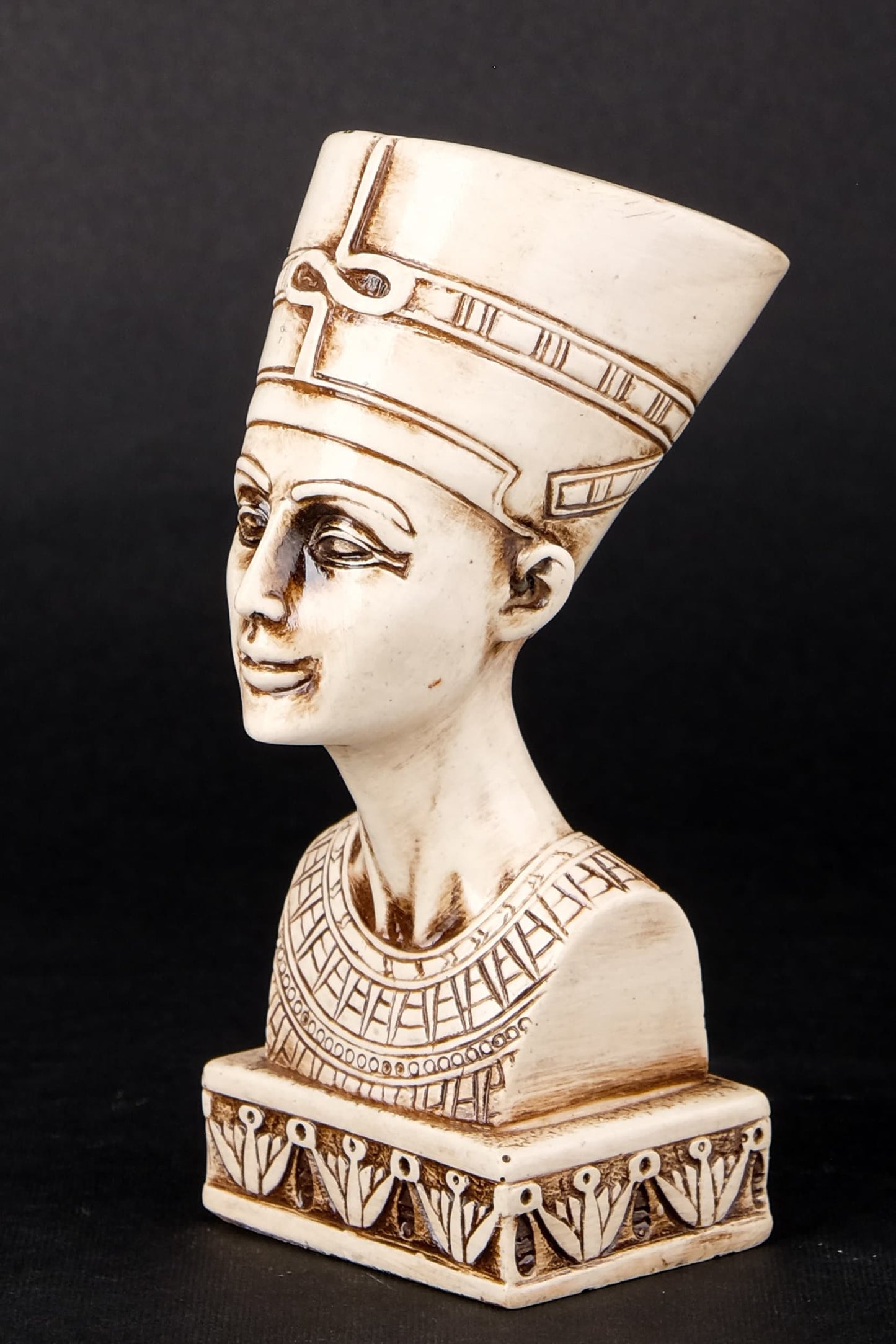 Statue of Egyptian Queen Nefertiti solid stone made in Egypt - Nefertiti was a queen of Egypt and wife of king Akhenaton