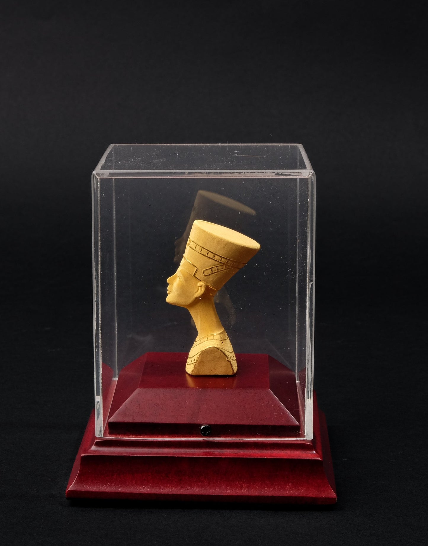 Gorgeous Glass Box with beautiful Queen Nefertiti made in Egypt. Nefertiti was a queen of Egypt and wife of king Akhenaton