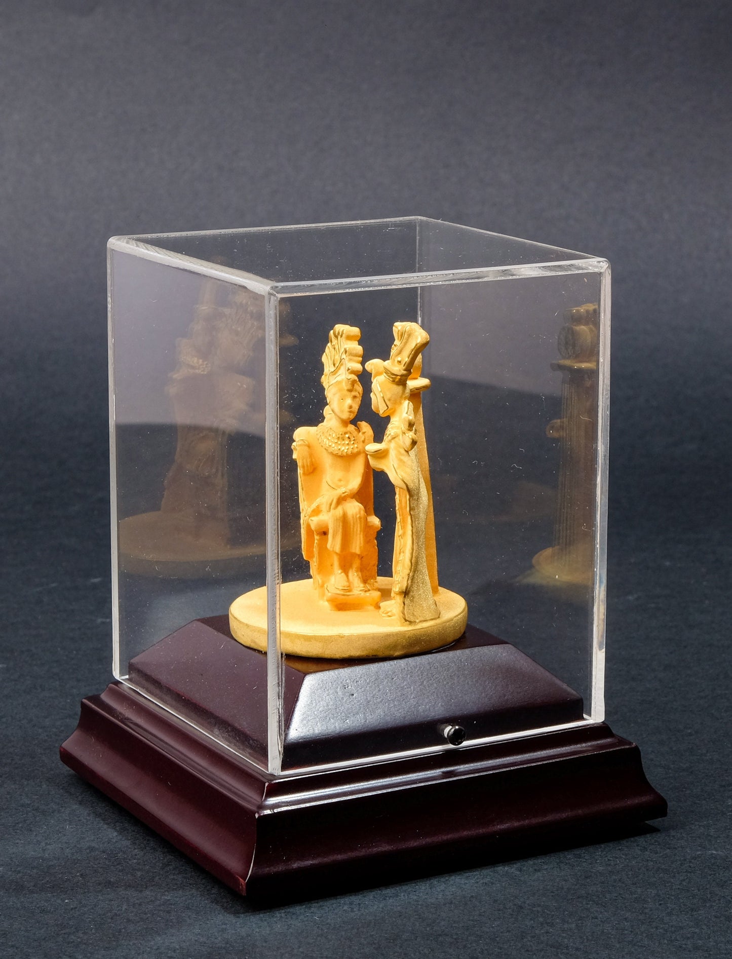 Gorgeous Glass Box with the Egyptian King Tutankhamun with his wife Queen Ankhesenamun made in Egypt