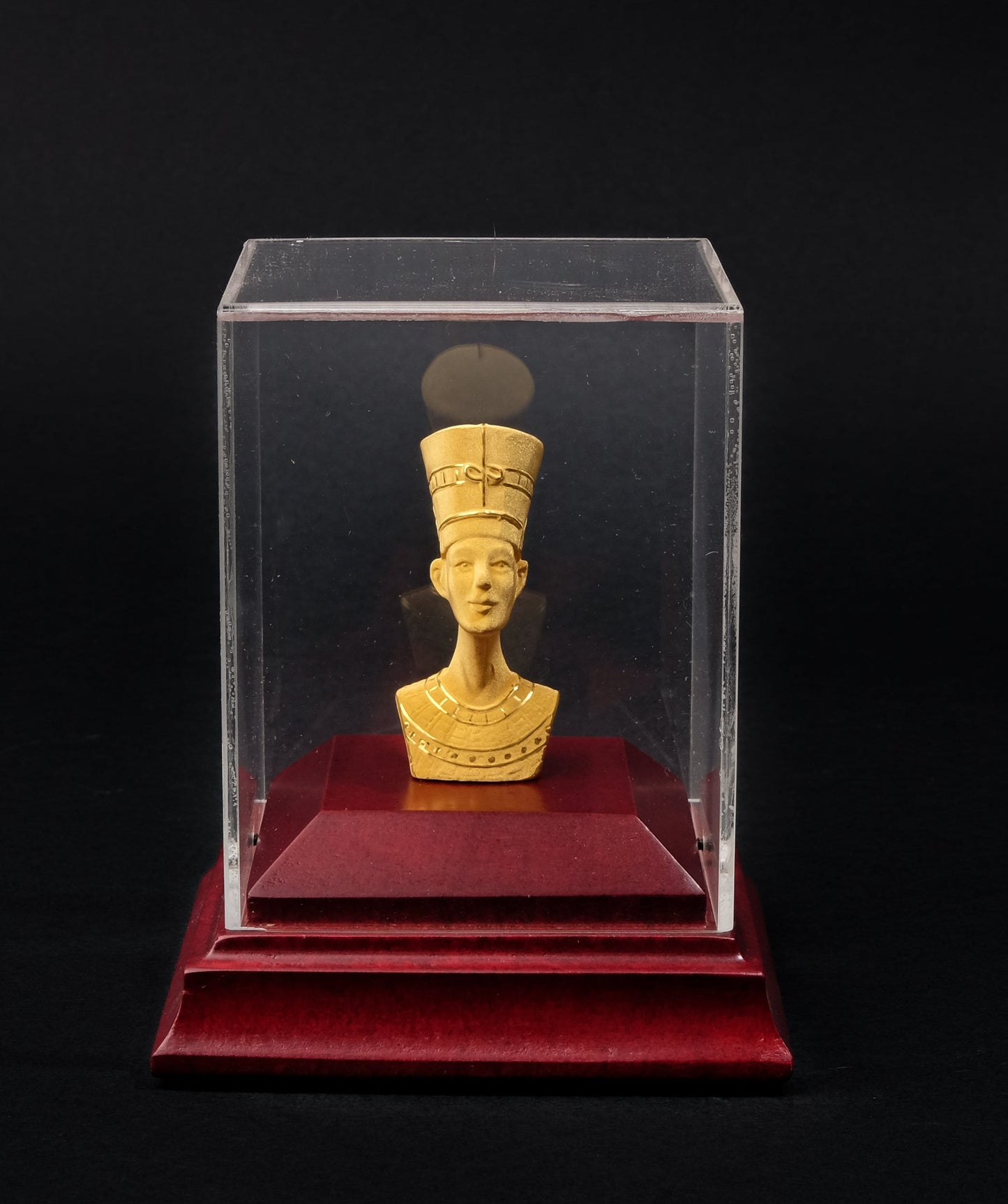 Gorgeous Glass Box with beautiful Queen Nefertiti made in Egypt. Nefertiti was a queen of Egypt and wife of king Akhenaton