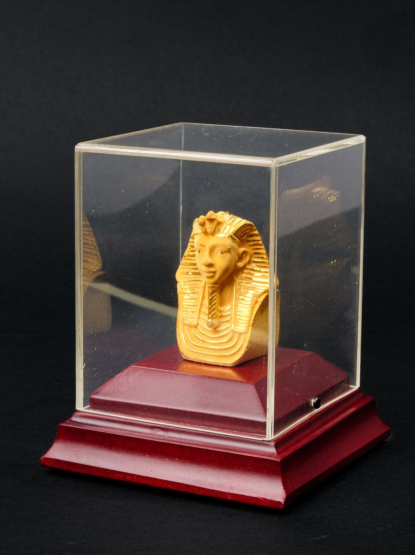 Gorgeous Glass Box with the Egyptian King Tutankhamun made in Egypt